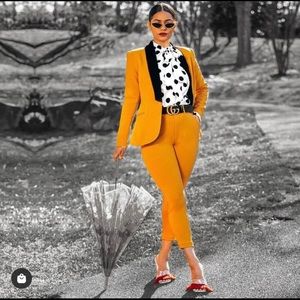 Beautiful 2 piece suit!